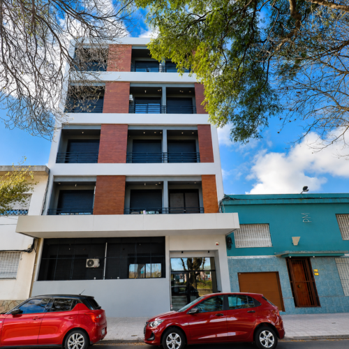 Monoambiente en alquiler | Piso 4 al frente con balcón y vista despejada | Plaza Goes
