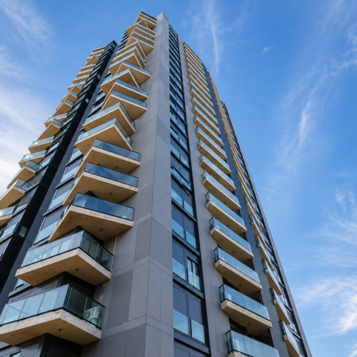 Apartamento en Alquiler | 2 Dormitorios, Balcón, Piso 15 y Vista Despejada | Centro