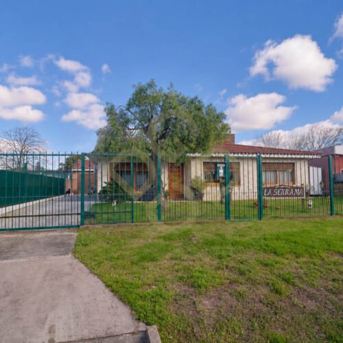 Venta casa en Solymar 3 dormitorios, piscina y estudio con baño.
