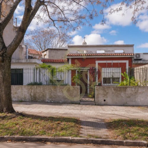 Casa en venta en Buceo | 2 dormitorios, jardín, patio, parrillero y garage